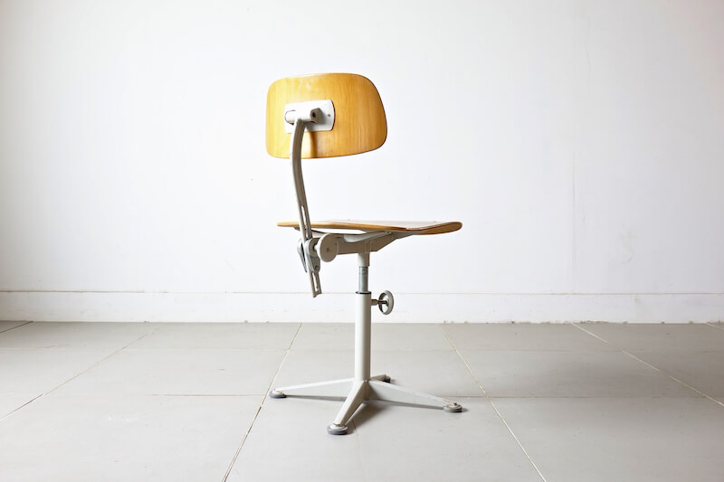 Bellbet | Drafting chair by Friso Kramer (white)
